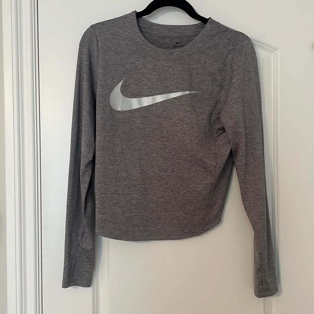 Women’s Nike top